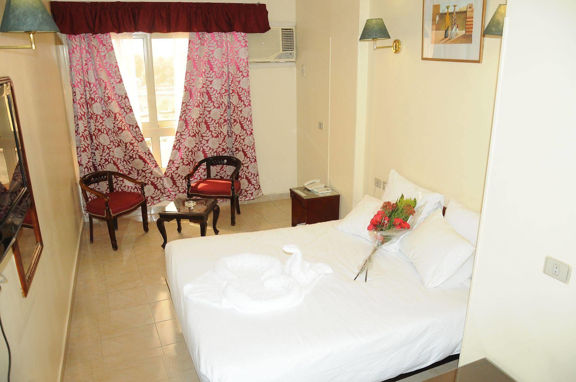Nile Hotel อัสวาน ภายนอก รูปภาพ